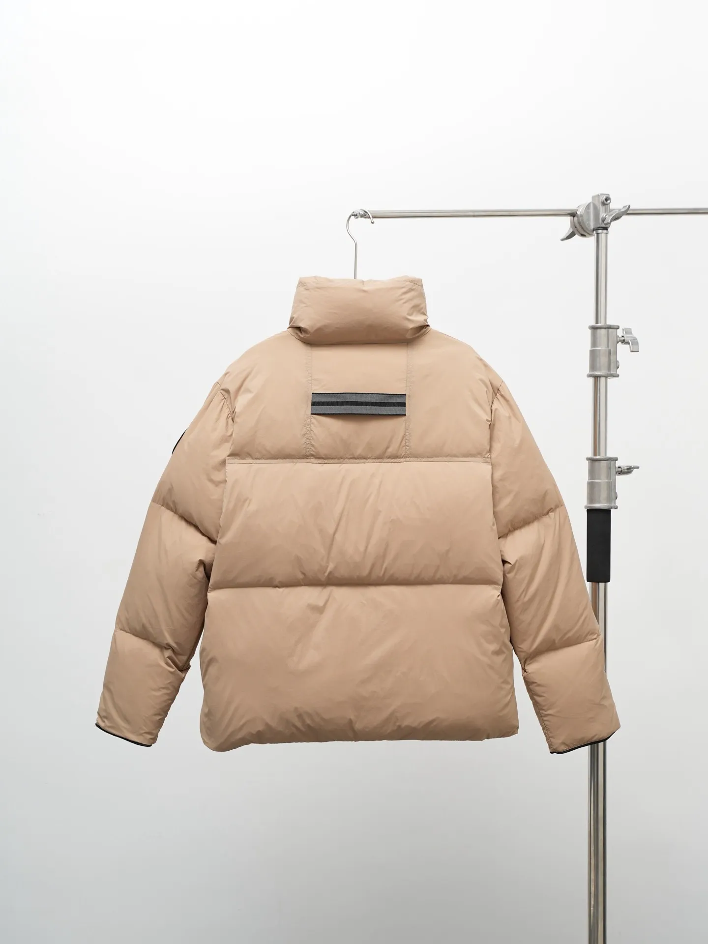 P840 Counter quality stand-up collar Sibu jacket [Exclusively for foreign trade] [Interchangeable black label and red label] Canada Goose LAWRENCE series quilted windproof and waterproof straight stand-up collar zipper down jacket Lawrence Puffer Jaet men's stand-up collar down jacket Color: black with red label. Size: XS S M L XL XXL.